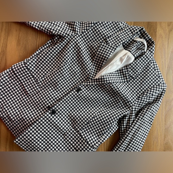 Versatile Blazer by Exclusivite Simons - Picture 2 of 13